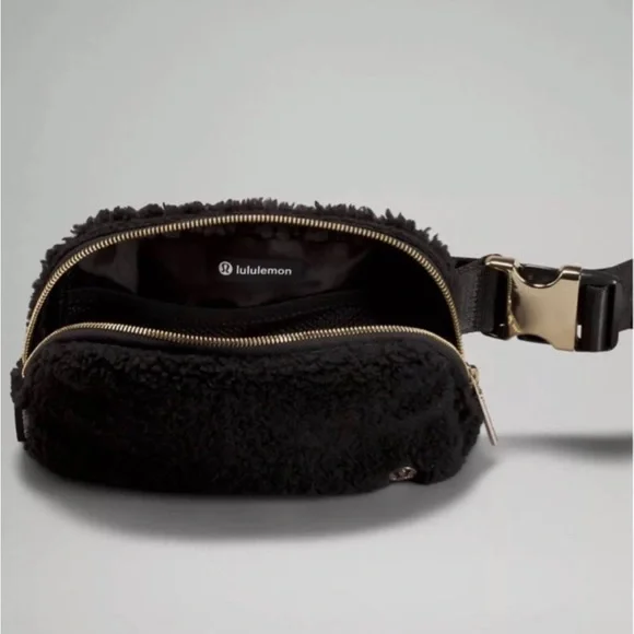 Lululemon Everywhere Belt Bag - Picture 2 of 8